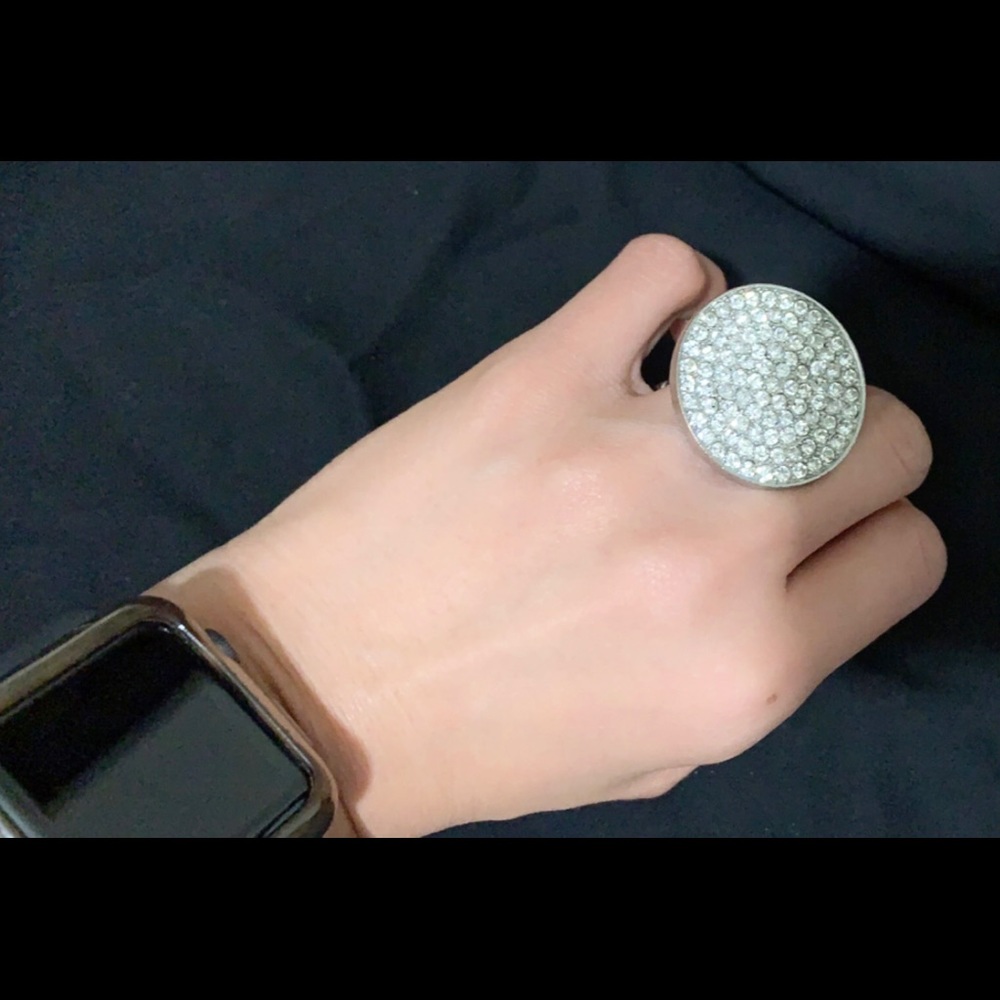 Circle stretchable ring